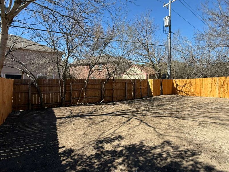 Building Photo - 1015 Arrowhead Trail