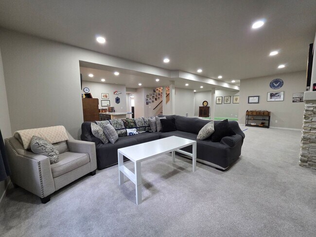 Building Photo - 5 Bed 4 Bath Home In Flying Horse North!!