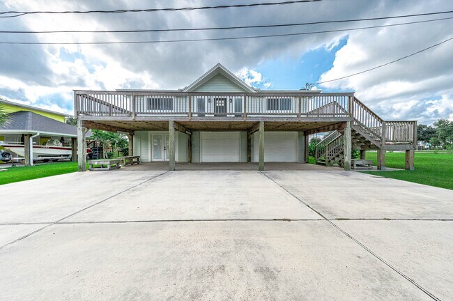 Primary Photo - 106 Palm Dr