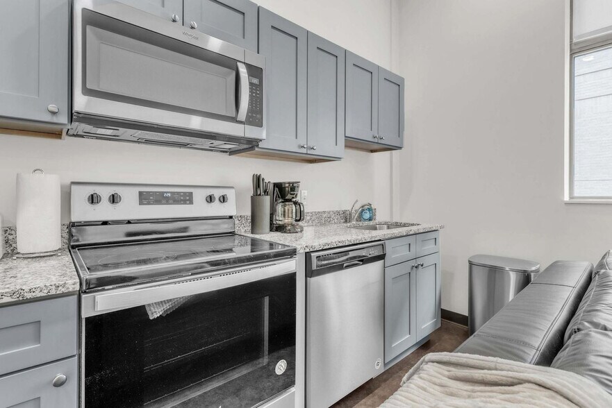 Building Photo - 800 Penn Ave