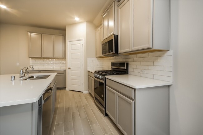 Building Photo - 610 Ellwood Terrace Ln