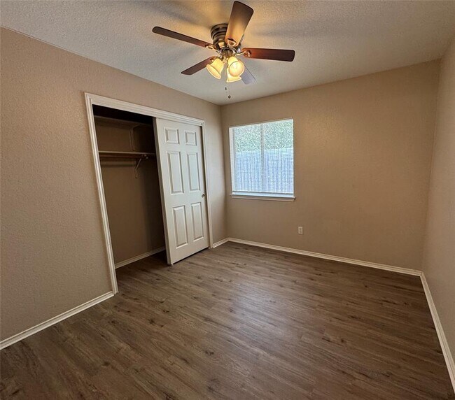 Building Photo - 1000 Horseman Cove