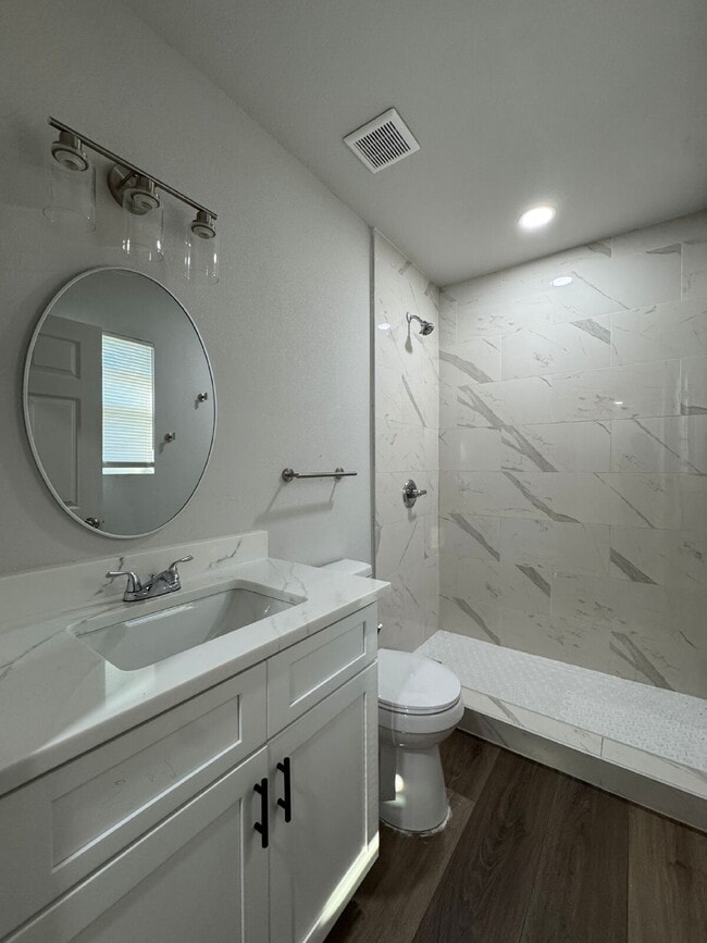 Building Photo - 148 Claire Ave