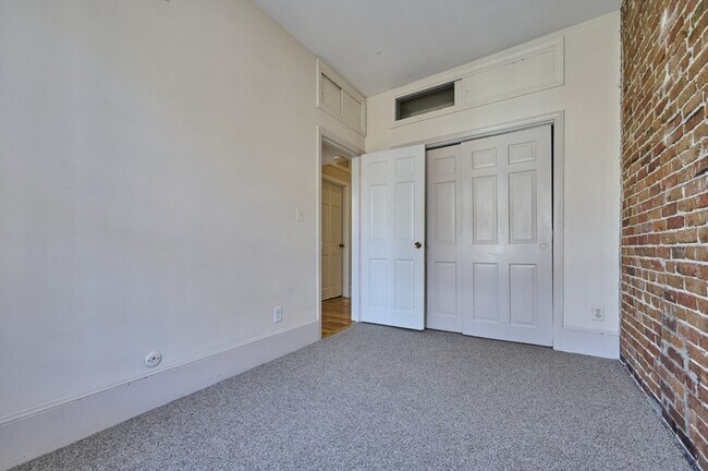 Building Photo - 89 Waltham St