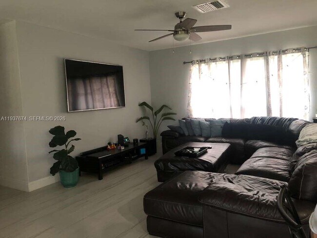 Building Photo - 15563 SW 107th Pl