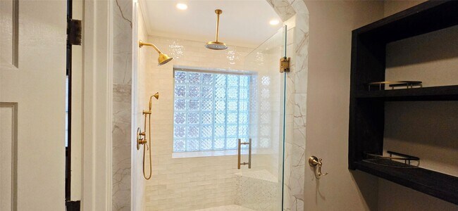 Building Photo - 8548 Findlay St