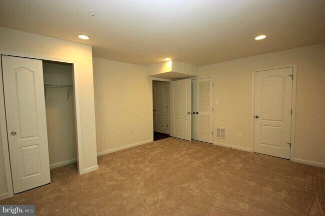 Building Photo - 6282 Newport Ct