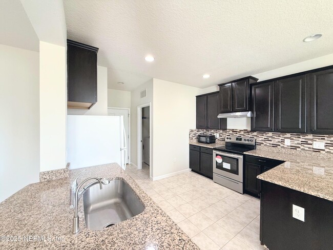 Building Photo - 14020 Corrine Cir