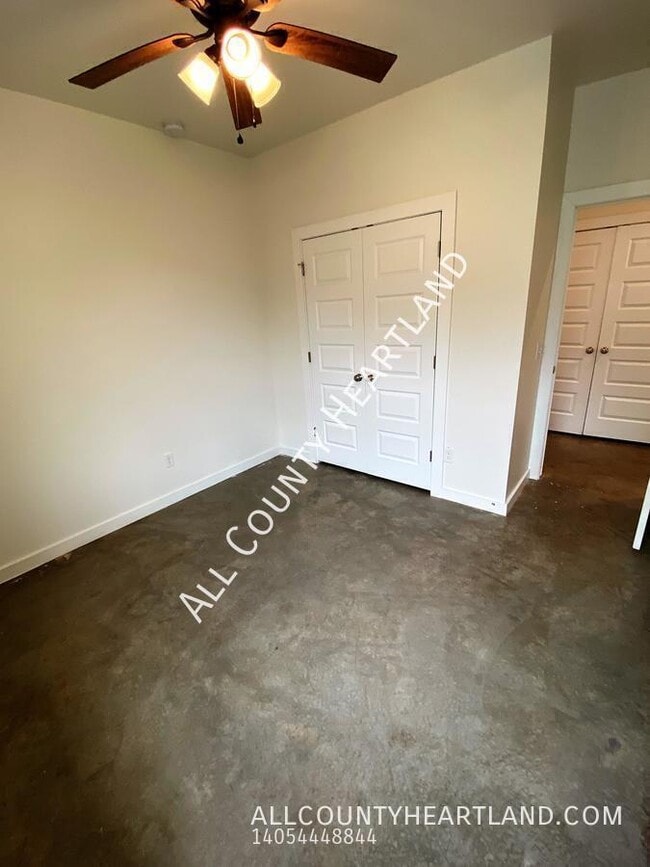 Building Photo - 520 E Springer Ave