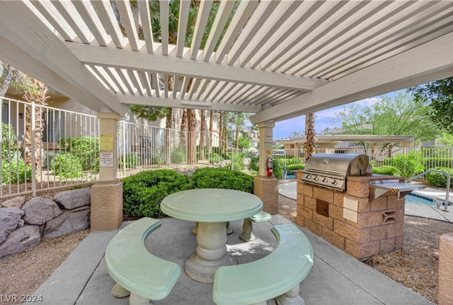 Resort style Living - 7189 S Durango Dr