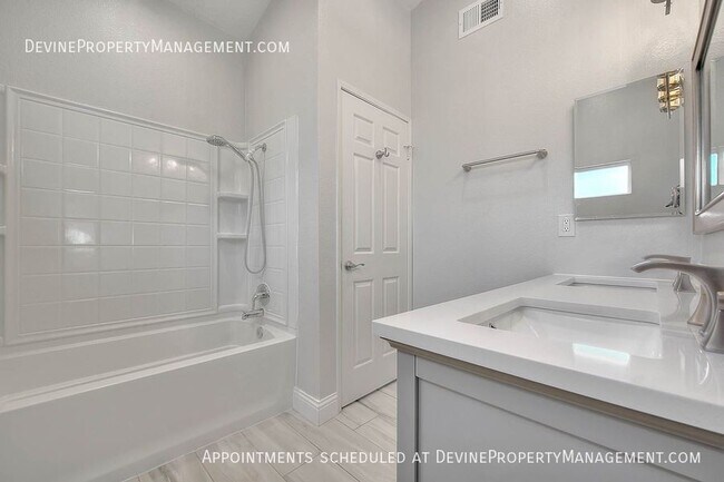 Building Photo - 9814 Hibiscus Ct