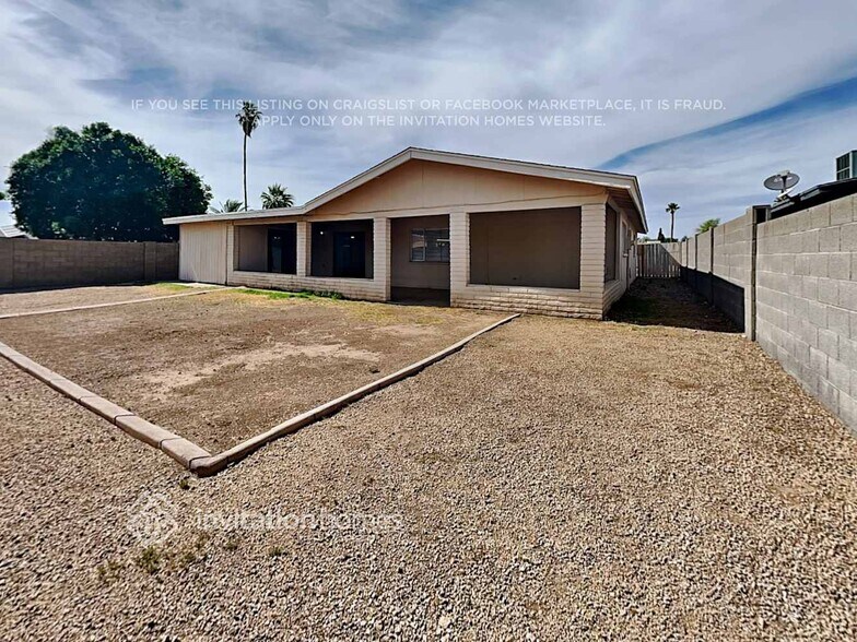 Building Photo - 2911 W Laurel Ln