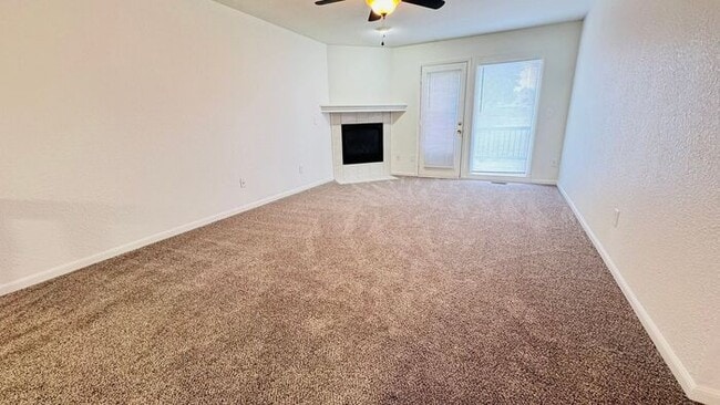 Building Photo - Creekwood Park Townhomes -$500 rent credit...