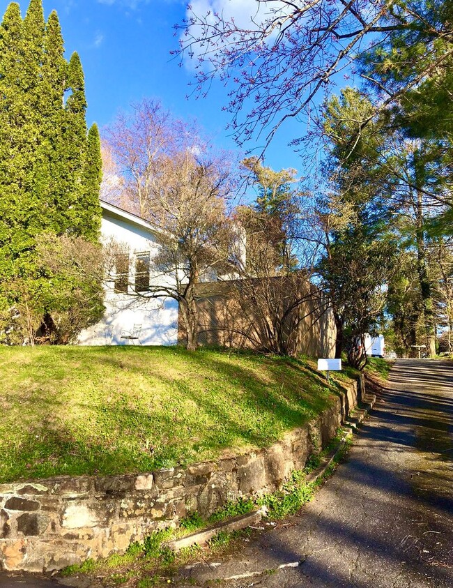 Building Photo - WALK TO ASU AND DOWNTOWN BOONE - Historic ...