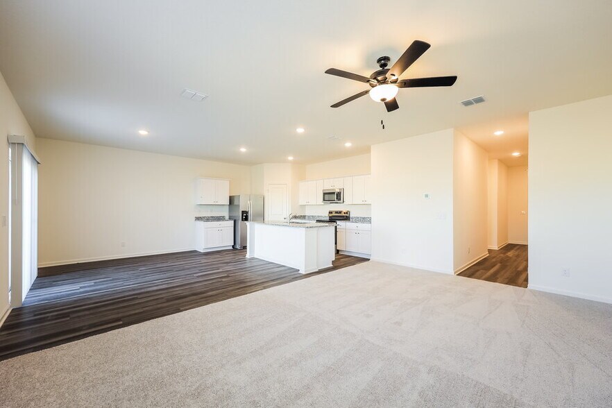 Building Photo - 5827 Texas Palm Dr