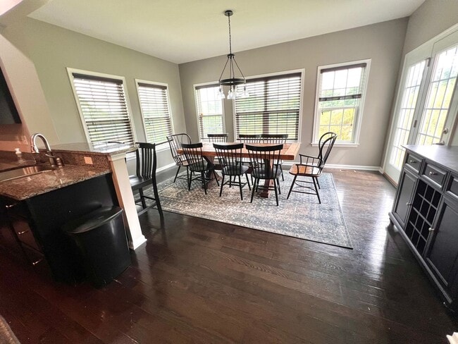 Building Photo - 3006 Farm View Dr