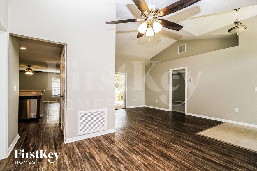 Building Photo - 2579 Coachman Dr