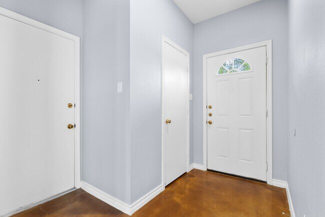 Building Photo - 3 bedroom and 2.5 bathroom located in The Gardens at The Summit Subdivision