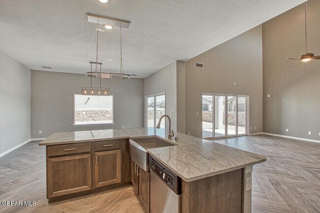 Building Photo - 14945 Tierra Haven Ave