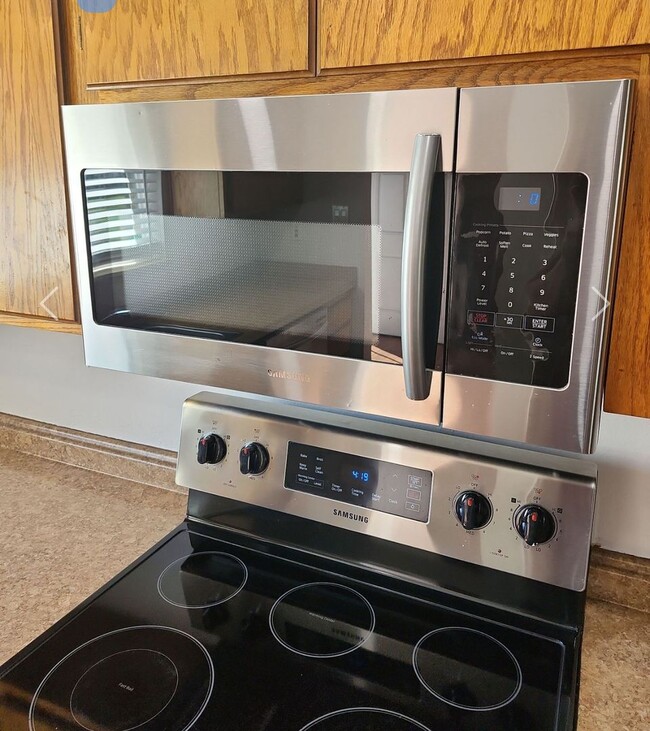 Building Photo - Centrally located condo