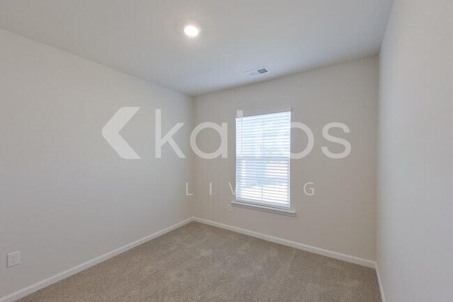 Building Photo - 2541 Banyan Circle