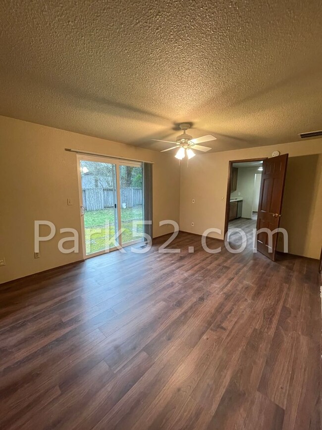 Building Photo - 3 Bedroom Rambler in Lakewood!