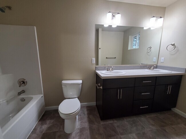 Building Photo - 1502 Onyx St SE