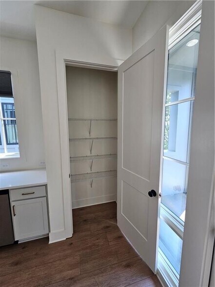 Building Photo - 1294 Longreen Ter NW