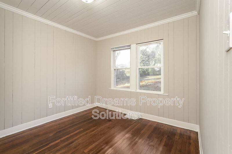 Building Photo - 2912 N Glenn Ave