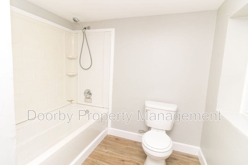 Building Photo - 278 Hollywood Dr