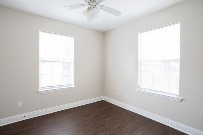 Building Photo - 3569 Chatelaine Dr