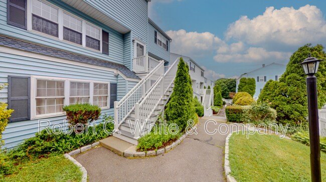 Primary Photo - 14 1/2 Fairview Ave
