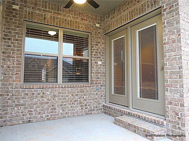 Building Photo - 6615 W Valley View Rd