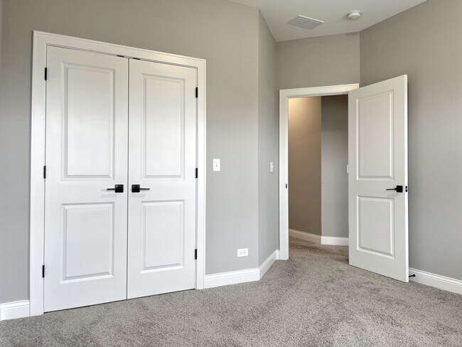 Building Photo - 739 Quail Ln
