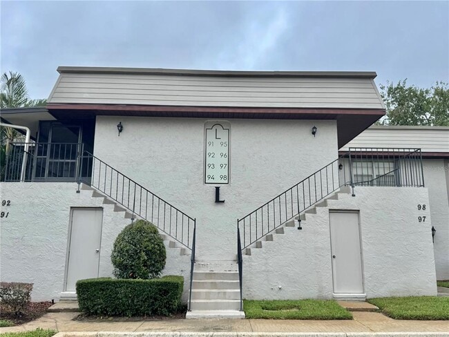 Primary Photo - 96 Windtree Ln