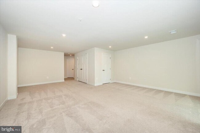 Building Photo - 7201 Bodkin Wy
