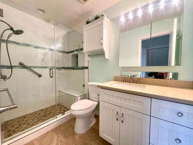 Building Photo - Beach-Close in Huntington Beach 1 Bedroom