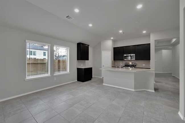 Building Photo - 307 Highland Bayou Dr