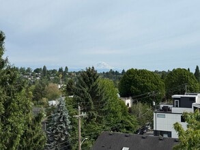 Building Photo - 113 24th Ave E