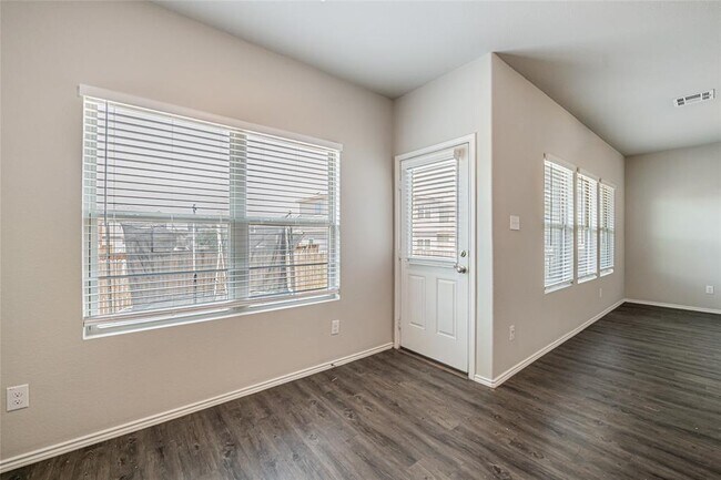 Building Photo - 108 Comet Dr