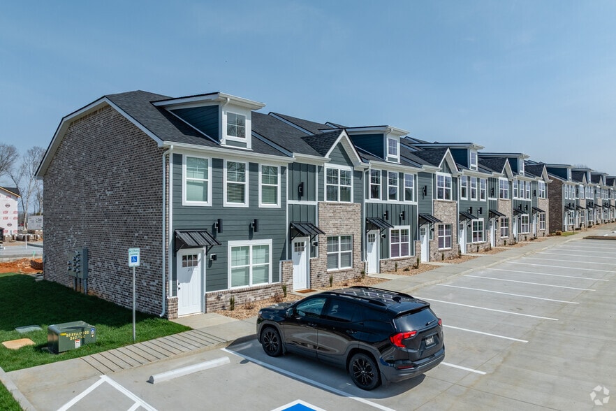 Building Photo - Lafayette Landings