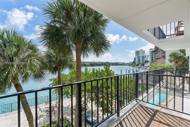 Building Photo - 10101 E Bay Harbor Dr