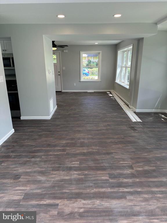 Building Photo - 2102 Reading Ave