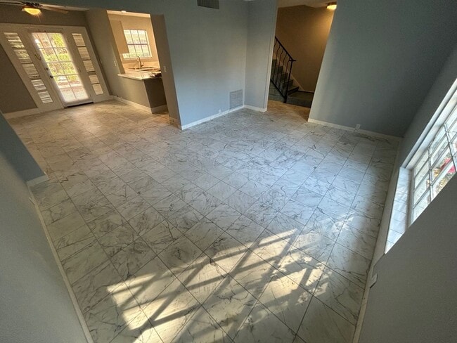 Building Photo - SPACIOUS 2 BEDROOM TOWNHOME IN LAS VEGAS COUNTRY CLUB