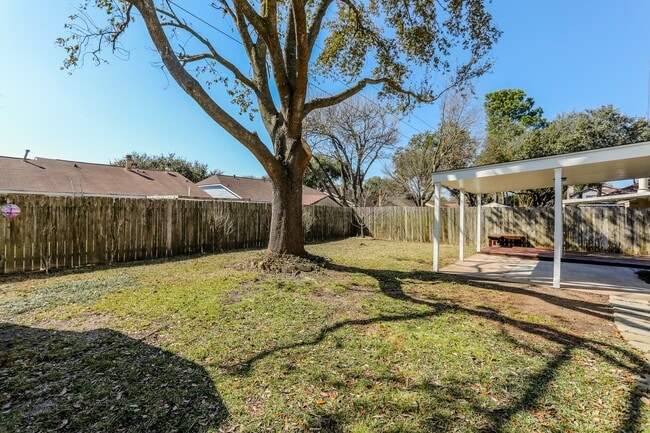 Building Photo - 8123 Big Oak Trail Dr