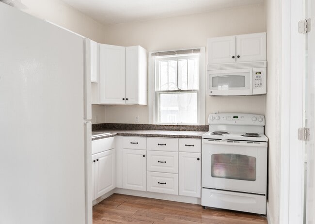 Building Photo - 712 W 22nd St