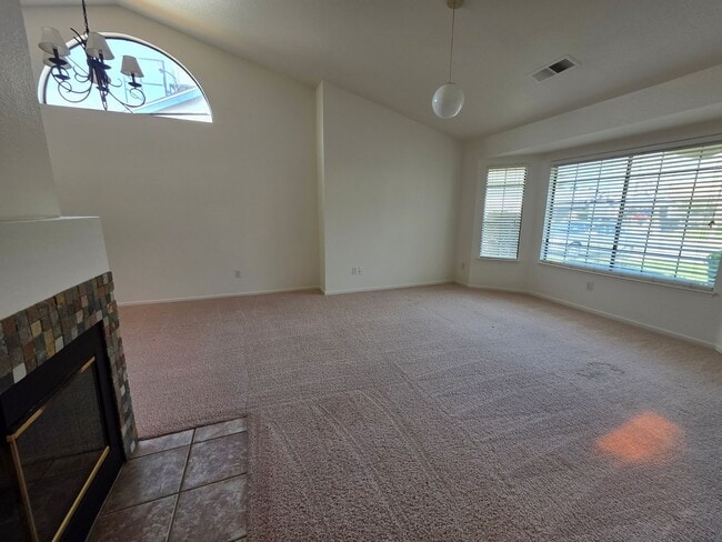 Building Photo - ***New Listing*** 3 Bedroom 2 Bath home in SW Visalia!!! Yard Care Included!