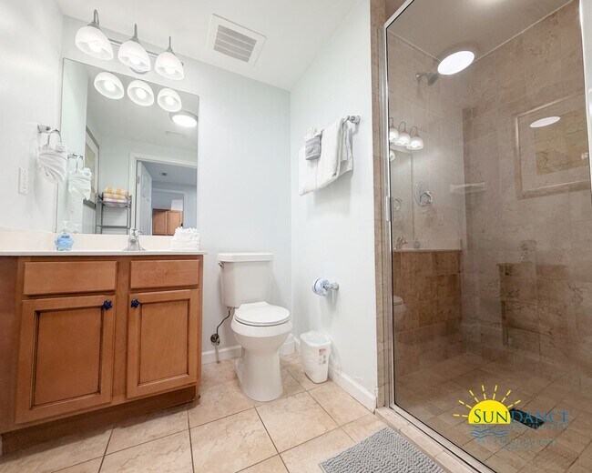 Building Photo - Resort-Style 2BR Condo with Gulf Views at The Palms of Destin – Fully Furnished!