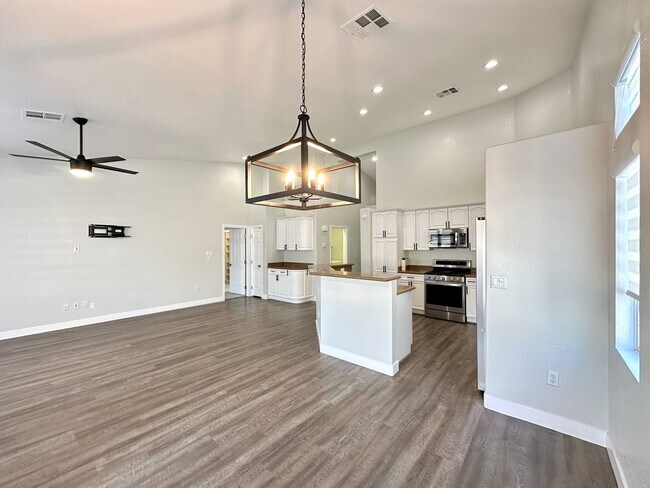 Building Photo - Aurora 4-By Pinnacle Homes