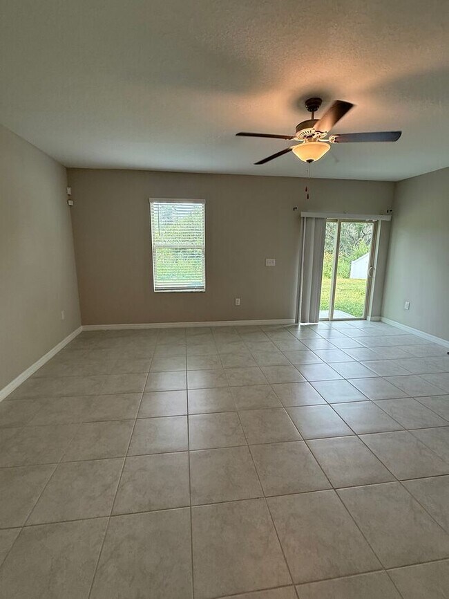 Building Photo - 5-Bedroom Home in Triple Creek